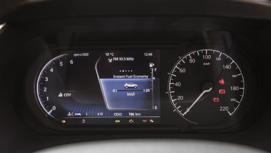 Панель приборов Tata Harrier 2018 года  (фото 34 из 60)